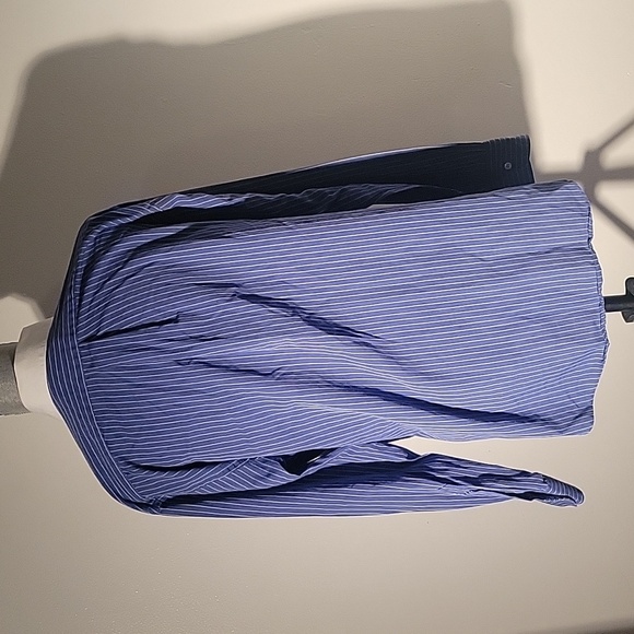 Van Heusen Mens Fitted Blue & White Pinstripes Dress Shirt, Size: 17.5 - Picture 4 of 5